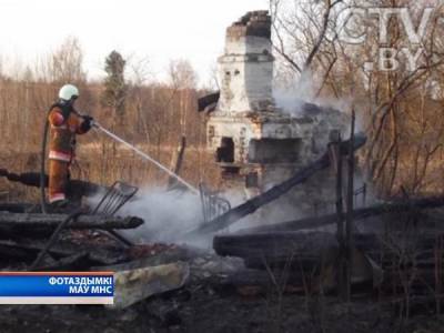 4 дома и 10 подворных построек сгорели в Крупском районе