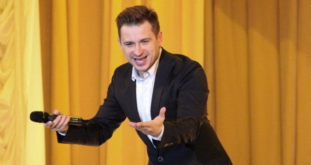 Праздничный концерт Алексея Хлестова ко дню 8 марта. Фото. Видео