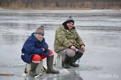 Крупский лесхоз провел корпоративное соревнование по подледной ловле