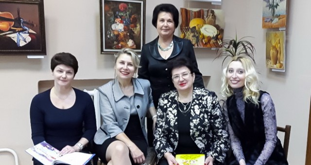 У Крупскай мастацкай галерэі адкрылася выстава іллюстрацый Аксаны Аракчэевай.